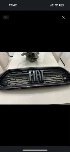 Grade frontal da Fiat toro 2023