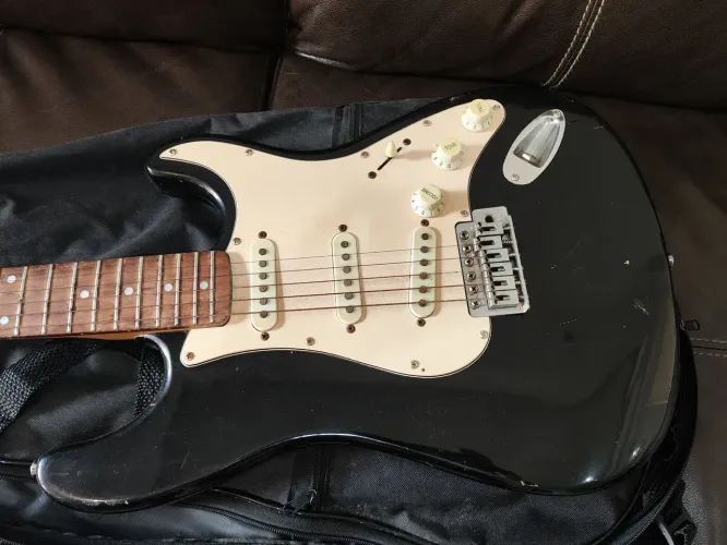 Guitarra Shelter Stratocaster  USA