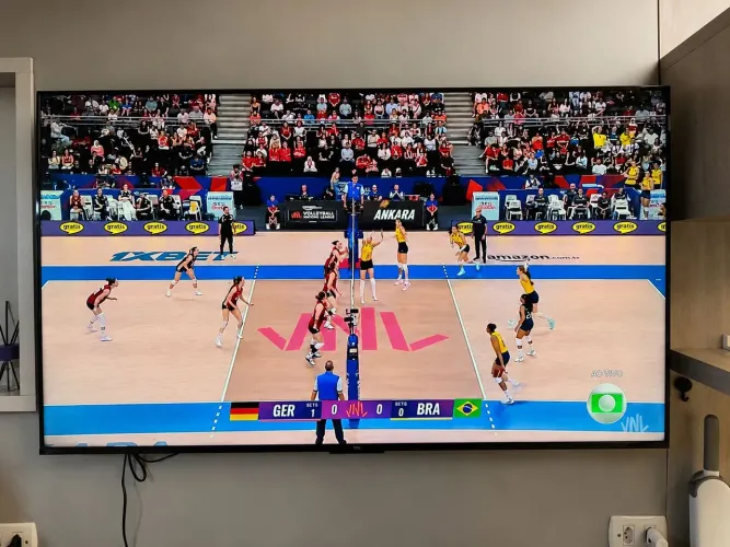 Smart TV TCL QLED 4K 55" Google TV com apenas 3 meses de uso, em estado de nova