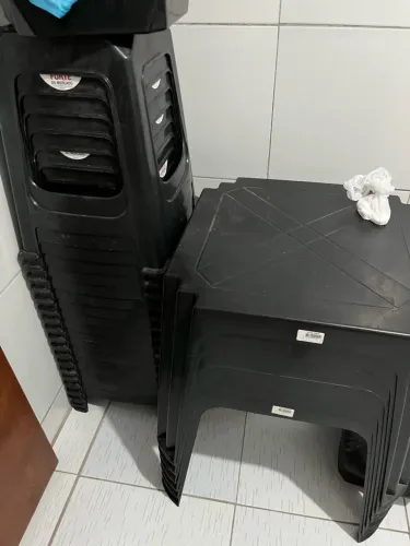 Mesas e bancos