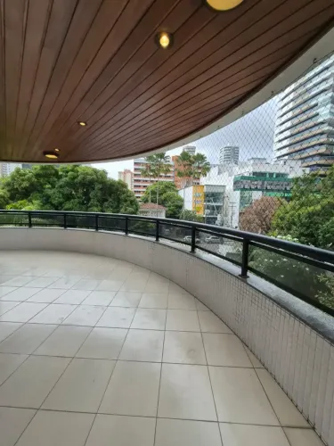 Ed. Ilha de Malta - Vendo apartamento com 235m², 1 por andar, 4 suítes, 3 vagas de garag