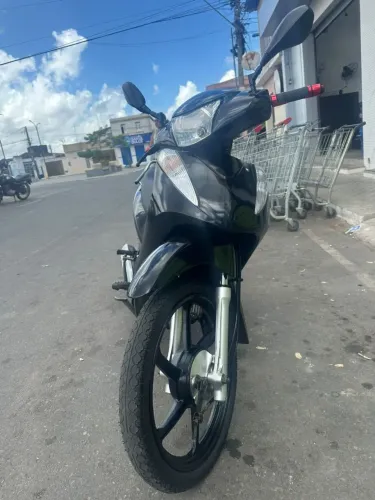Moto nova , a moto é de mulher toda corsevadinha nada a fazer só transferir pra o seu nome