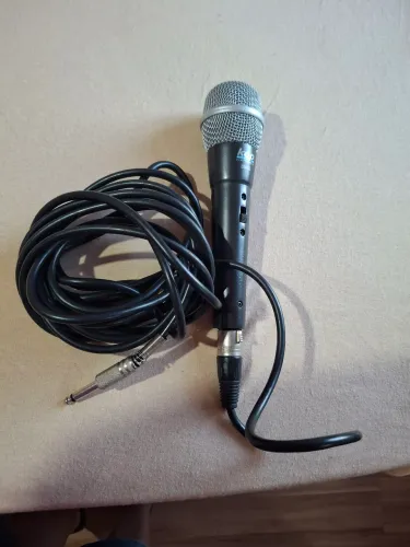 Microfone com cabo