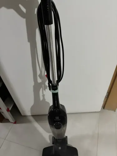 ASPIRADOR VERTICAL ELETROLUX