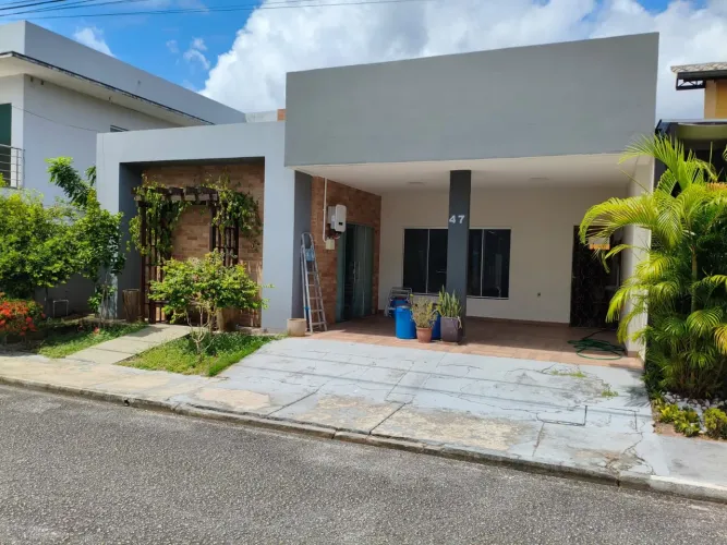 Casa mobiliada em condomínio com 2 suítes!