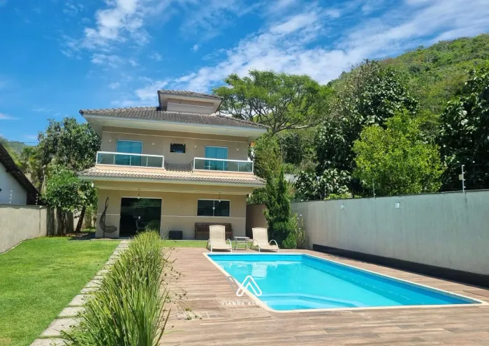 Casa com 3 quartos, 480m² por R$ 1.000.000 - Recanto (Centro) - Maricá/RJ