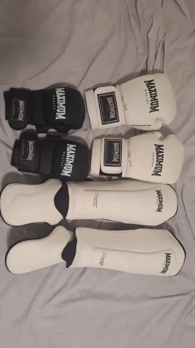 Luva de boxe/Muay Thai e caneleira + luva de MMA