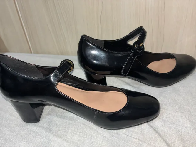Sapato feminino com salto