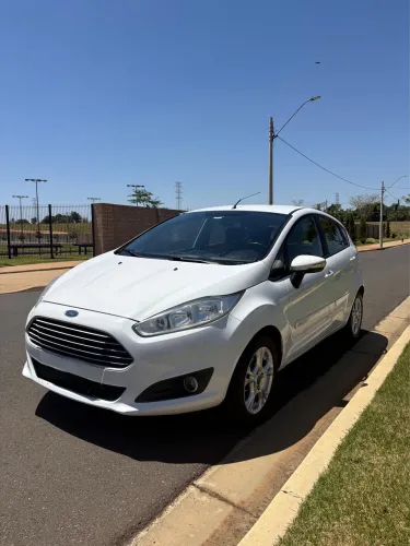 Ford Fiesta 1.6 16V Flex Aut. 5P 2015