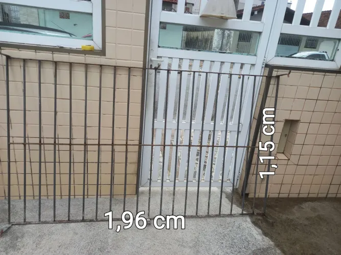 Grade para janela, medidas nas fotos. Leia o anúncio por favor.