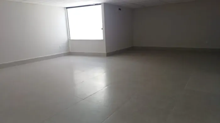 EXCELENTE SALA COMERCIAL