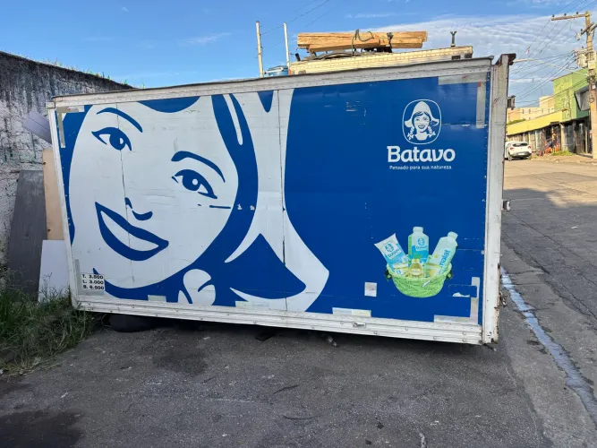 Baú  refrigerado para caminhão Vuc 