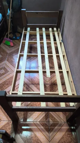 Vendo essa cama de solteiro.