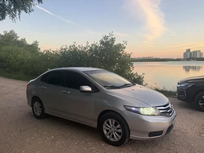 Honda City Sedan LX 1.5 Flex 16V 4P Aut. 2013