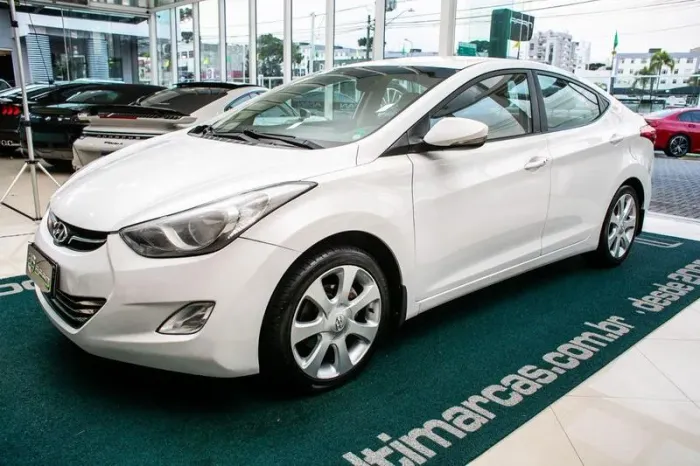 Hyundai Elantra GLS 1.8 16V Aut. 2013