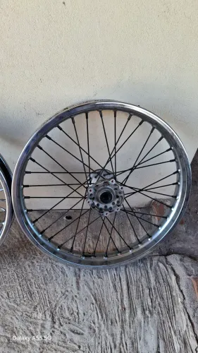 Vendo roda dianteira 250 reais