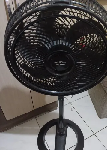 Ventilador 40 cm com defeito.