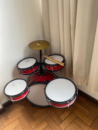 Bateria infantil.