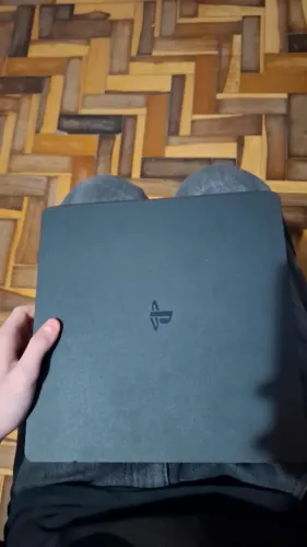 PS4 FAT 1TB COM PROBLEMA NO CONTROLE + 1 JOGO