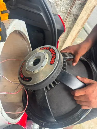 Par de auto falante vox sound de 18 de 1000rms semi novo de 8hms