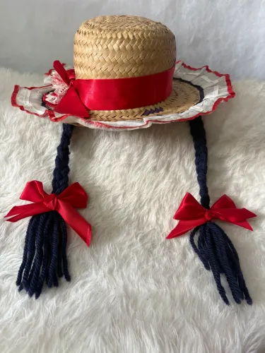 Chapéu de Palha Usado Tranças