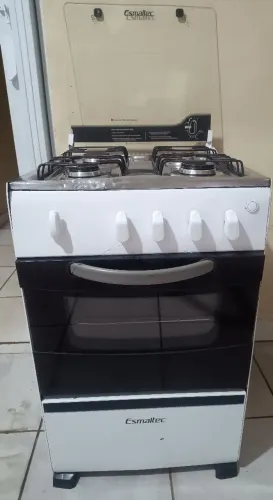 Fogão usado acendendo manual
