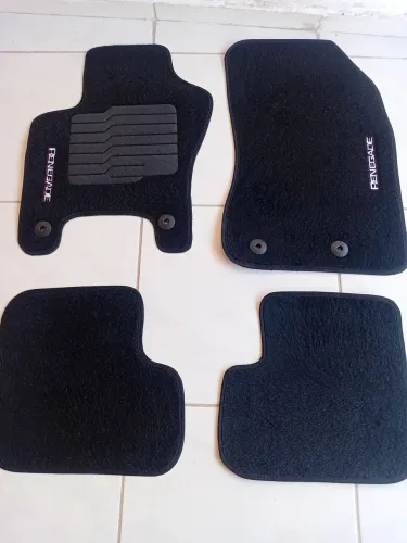 TAPETES DE VELUDO ORIGINAL : JEEP RENEGADE, KWID RENAULT , KICKS NISSAN.