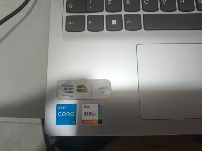 Notebook Lenovo Ideapad 1i Intel core i5.