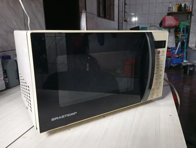 Microondas BRASTEMP 24 LITRO 110VT.