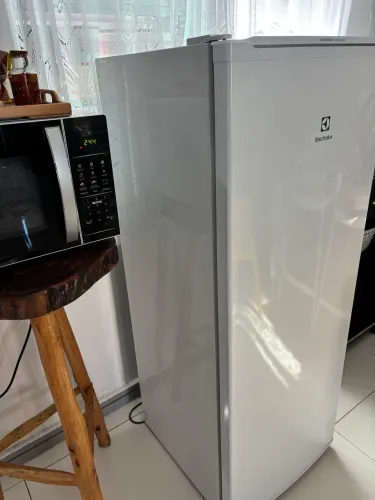 Freezer vertical Inverter 197 L