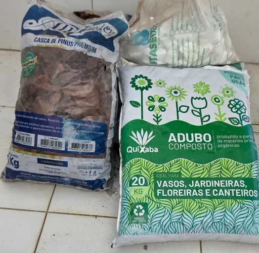 Pedra dolomita e adubo no precinho