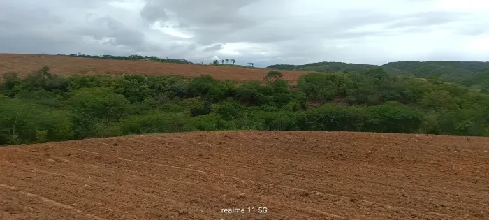 Terreno povoado barreiro Sítio do Quinto BA.