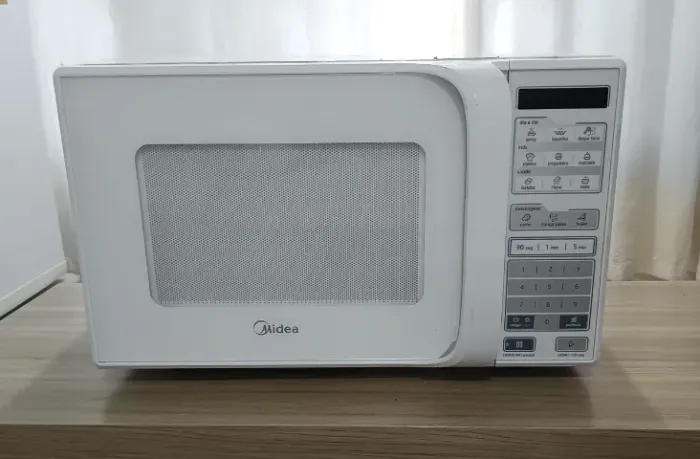 Forno Microondas NOVO, Midea 31 litros - 220 V -Branco-Com avaria estética(amassados)