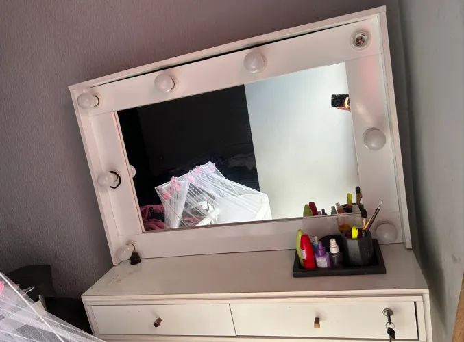 PENTEADEIRA SUSPENSA ESTILO CAMARIM 