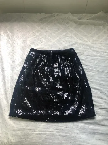 Saia de lantejoulas preta cintilante