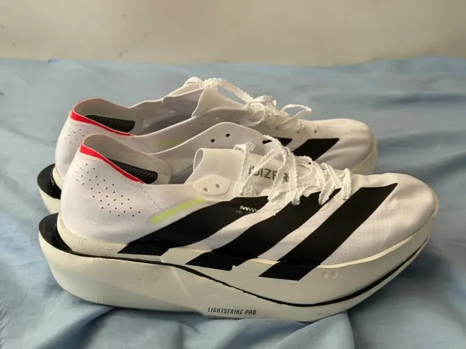 Adizero branco rép