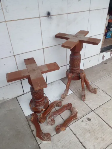 Çadeira e pé de mesa prar restaurar RELÍQUIAS