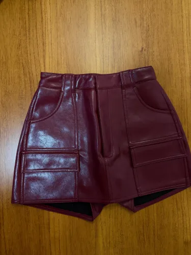 Short saia couro nova renner
