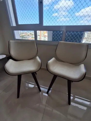 2 Cadeiras Matrezan Madeira Maciça