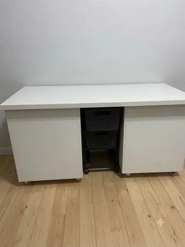 Mesa/ Nichos com rodinhas / organizador