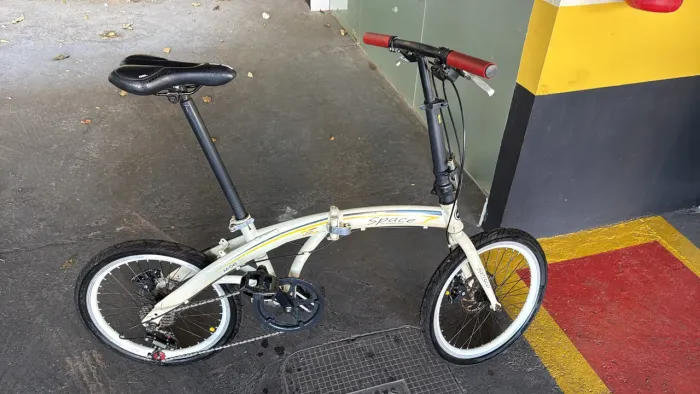 Bicicleta dobrável freio a disco e com marcha 