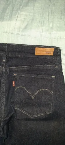 Calça Levi's skinny azul escuro (usada)