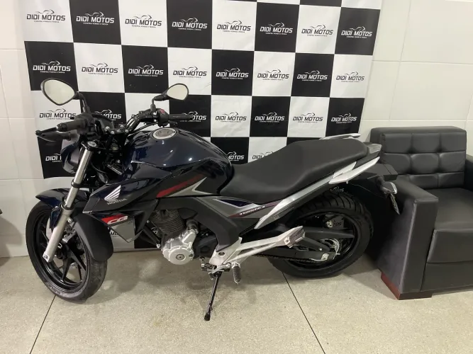 Vendo Twister 250 2018 emplacada conservada!