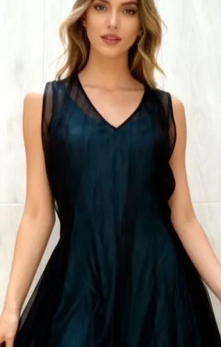 Lindo Vestido Preto com azul G