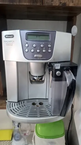 Vende-se Cafeteira Delonghi expressa Cappuccino!