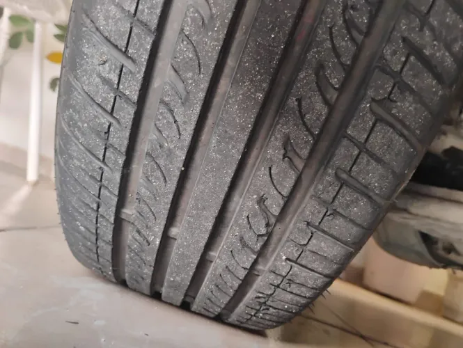 Vendo ou troco em 17 pneus 205/45