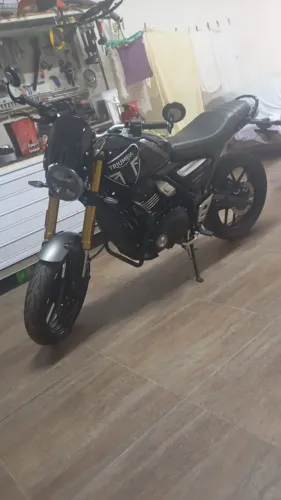 Triumph speed 400