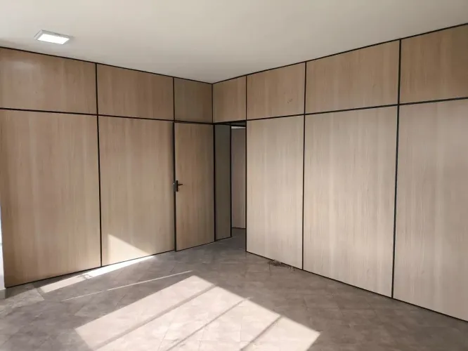 Sala/Conjunto para aluguel com 275 metros quadrados em Centro - Divinópolis - Minas Gerais