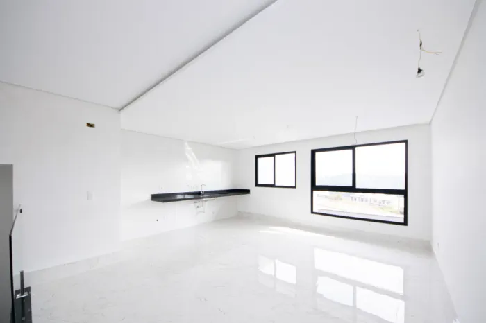 Sobrado para venda em Portais (Polvilho) com 3 quartos, sendo 3 suítes, 189m²