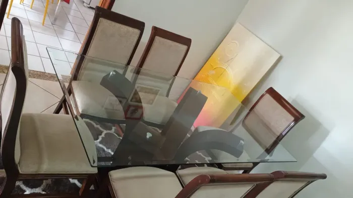 Mesa de jantar 6 cadeiras madeira ?
